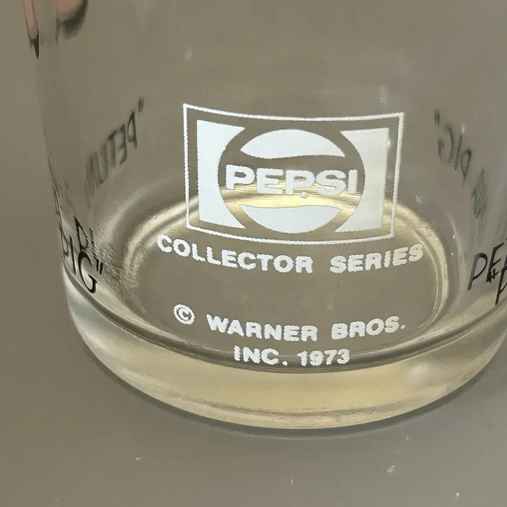 1973 Pepsi Collector’s Glasses Series Looney Tunes Porky Pig and Petunia Pig #10